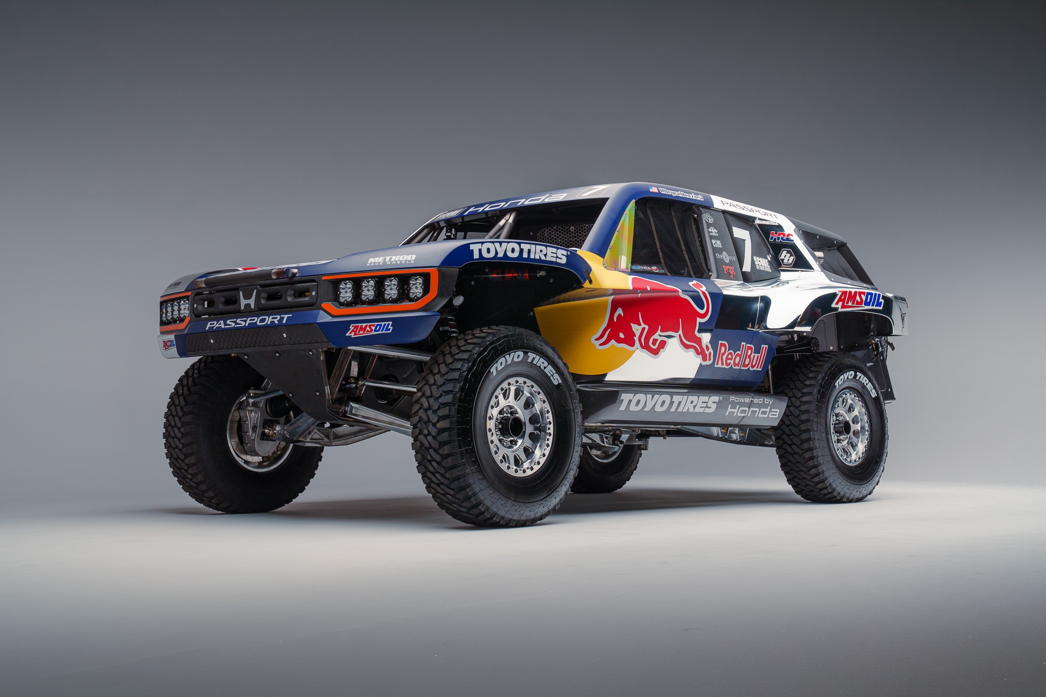 Хонда разкрива хибриден пикап Passport Trophy Truck с над 1300 к.с. за Baja 1000