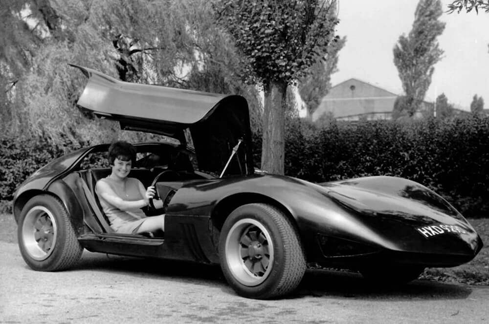 1966-Vauxhall-XVR-cont