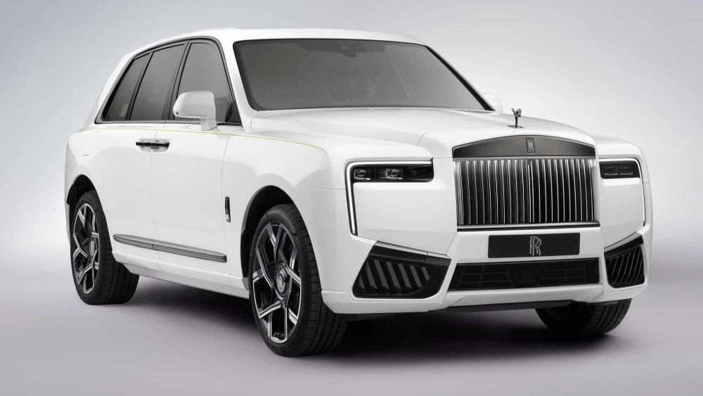 Новият rolls-royce cullinan изглежда като stormtrooper