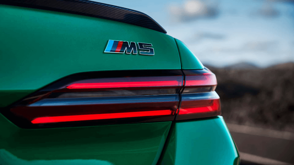 2025-bmw-m5156