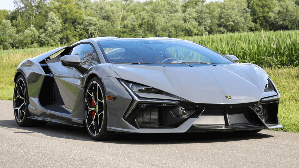 Revuelto е астрономически скок напред за Lamborghini