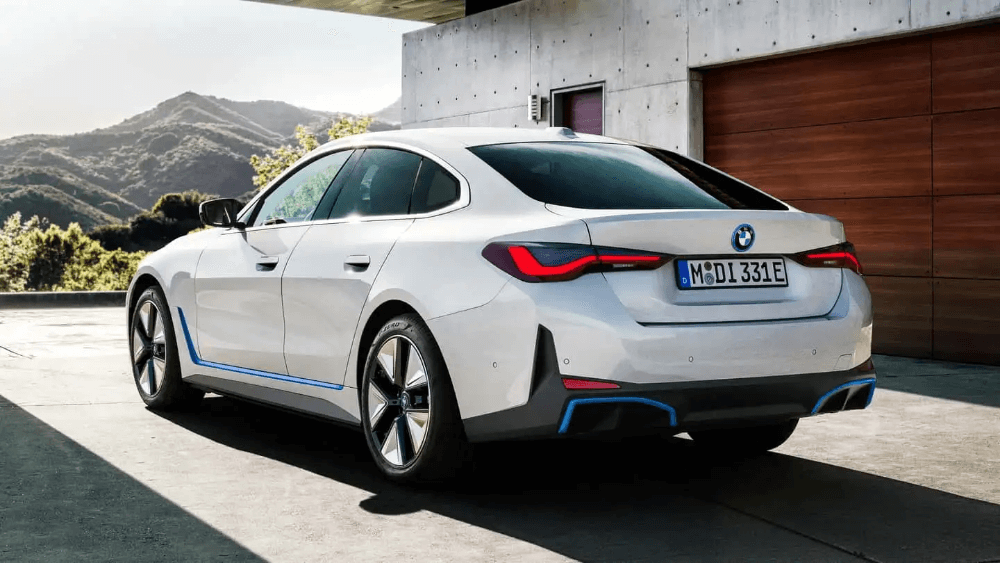 2024-bmw-i4-review6