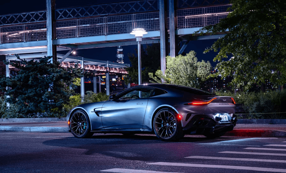 hовият-vantage-на-aston-martin-удря-целта