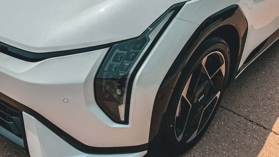 2026-kia-ev4-sedan-exterior