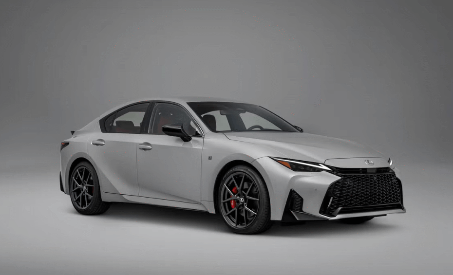 lexus is 2026 удължава живота си
