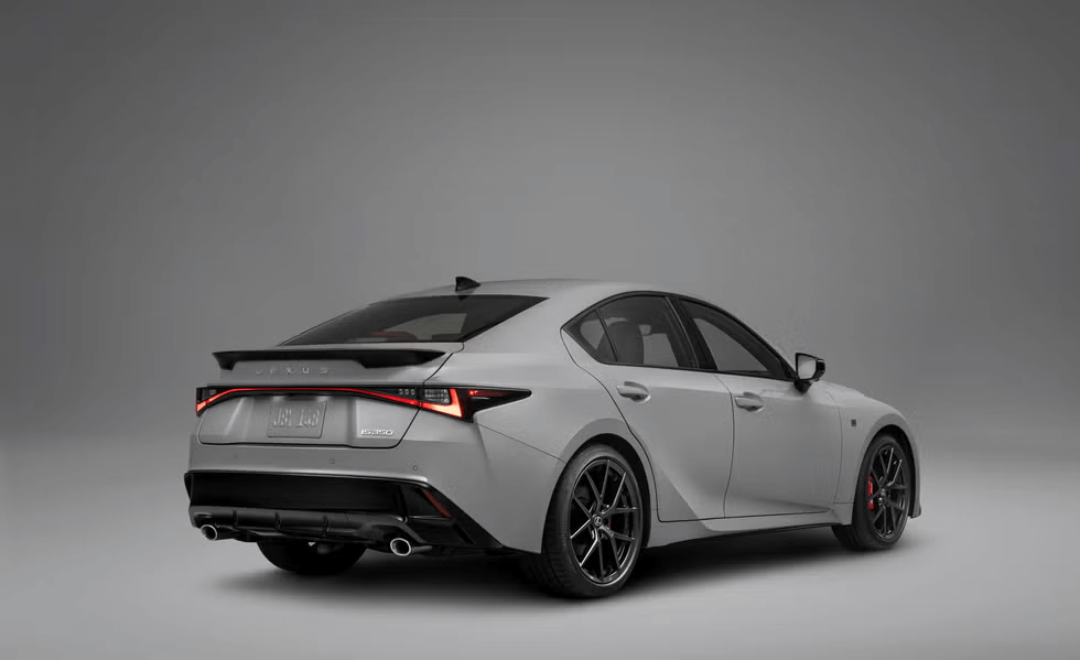 lexus is 2026 удължава живота си