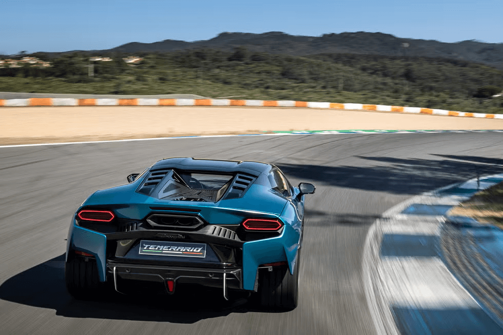 2026-lamborghini-temerario-blu-uranus-estoril-48
