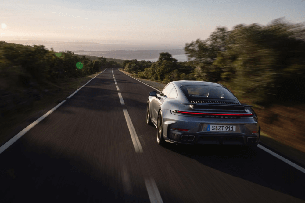 2026-porsche-911-turbo-s-157