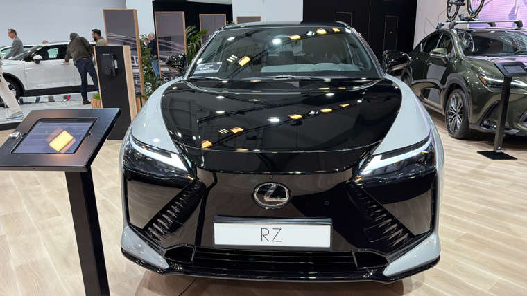 lexus-rz-f-sport-performance-е-готов-за-полет