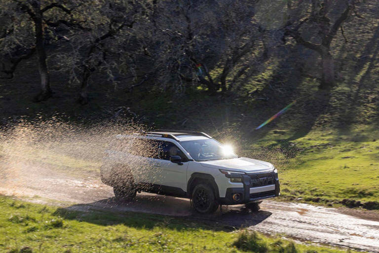 снимки на екстериора на subaru outback wilderness 2026