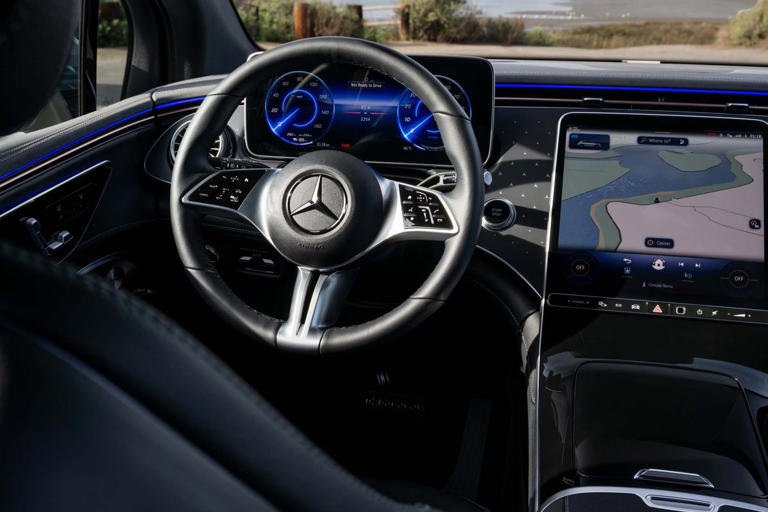 снимки-на-интериора-на-suv-mercedes-benz-eqe320-2026
