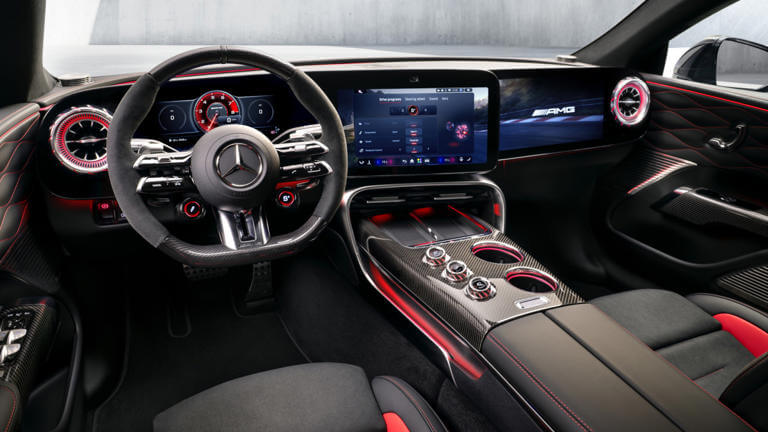 Ретро-готини вентилационни отвори, модерна конзола и малка война за климатика