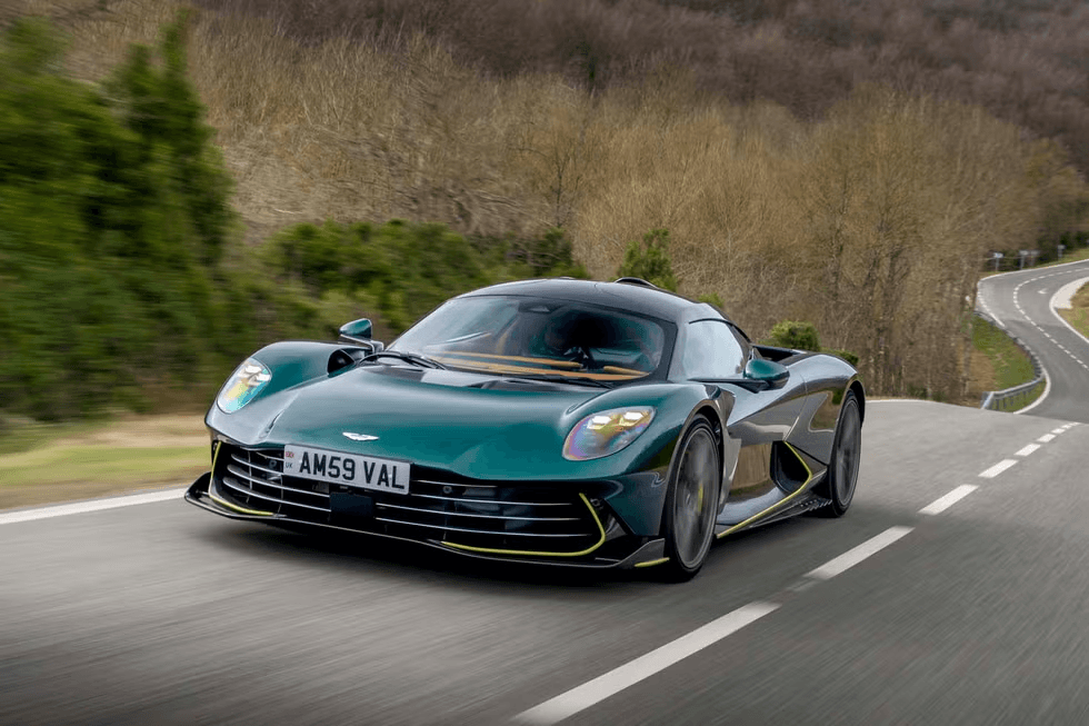 първо шофиране на aston martin valhalla