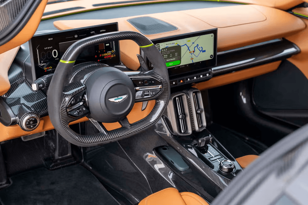 първо шофиране на aston martin valhalla