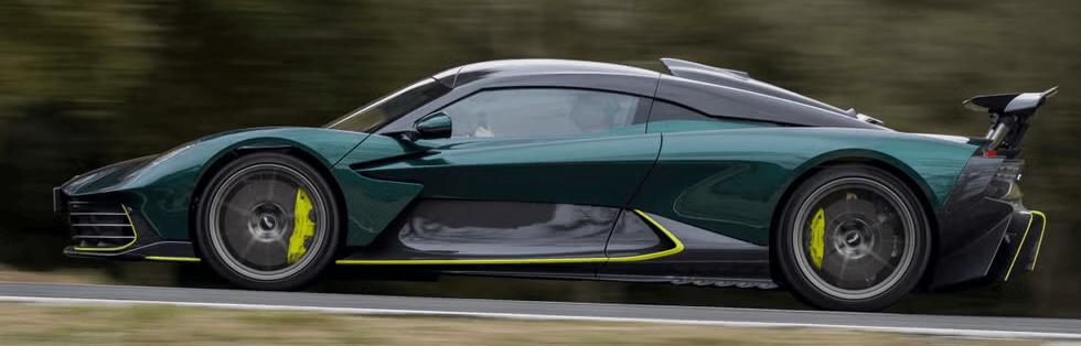 първо шофиране на aston martin valhalla