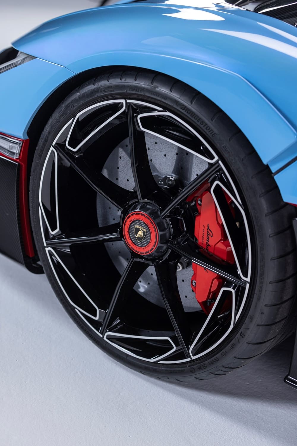 2. Bridgestone - Lamborghini Fenomeno Roadster