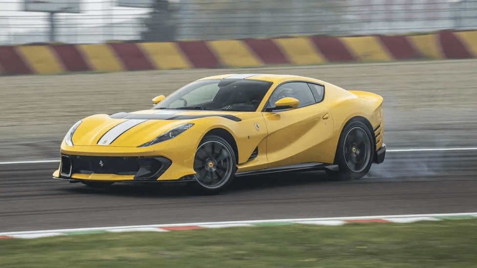 ferrari-812