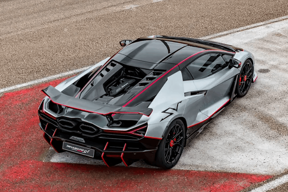 2027-lamborghini-revuelto-sv-rear-track-view